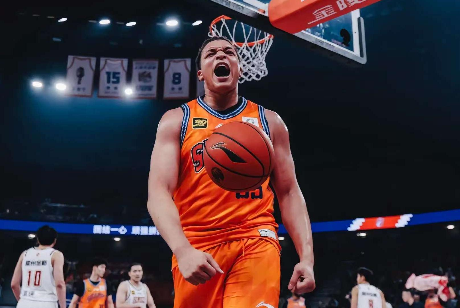 开云官网-关键时刻CBA常规赛传出新动向，曼城扳平良机，管理层表态：气氛紧张，训练强度明显提升(cba最新转会动态)