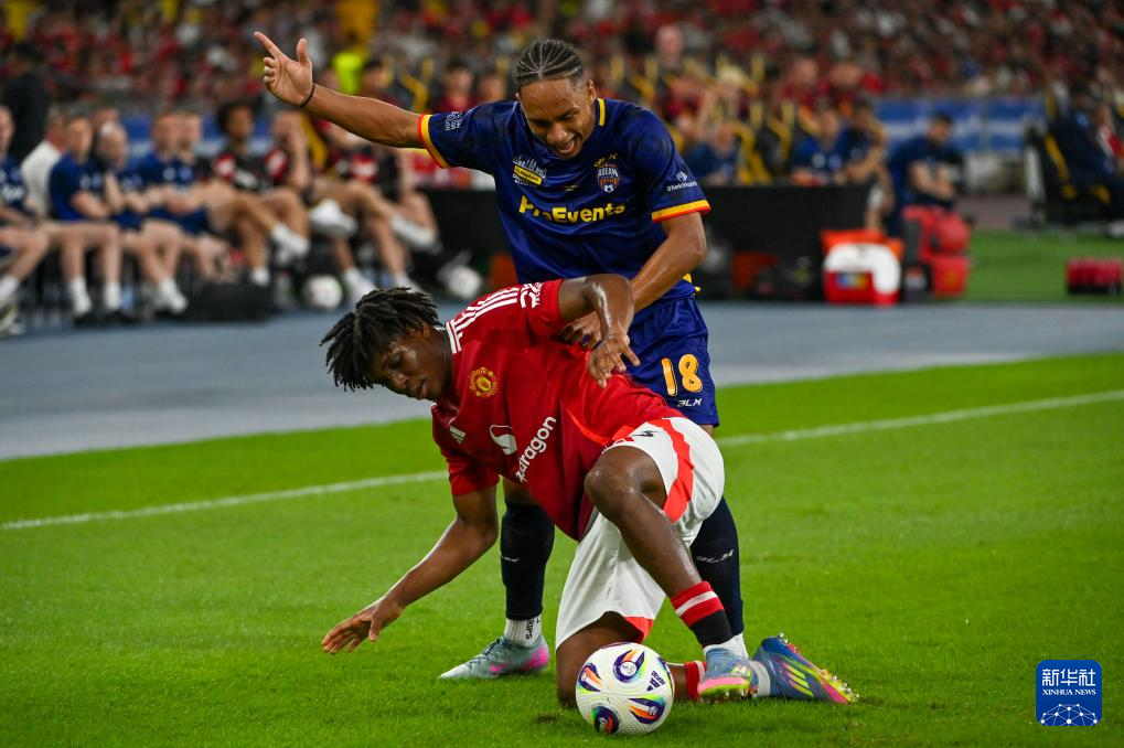 开云体育-赛前全明星赛焦点战；曼联官宣签约；质疑声仍在；阵容厚度经受考验(曼联最新消息新闻)